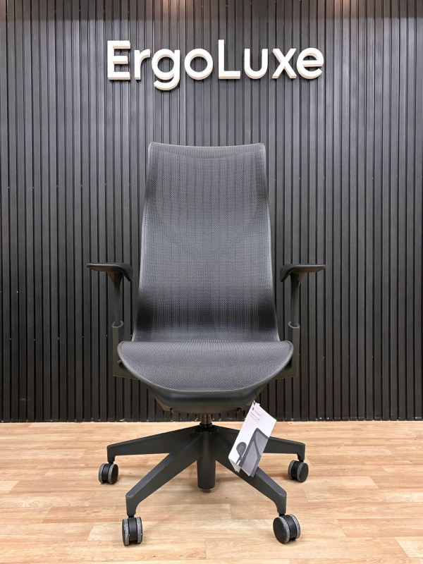Herman Miller Cosm: подробный обзор кресла, которое настраивается само