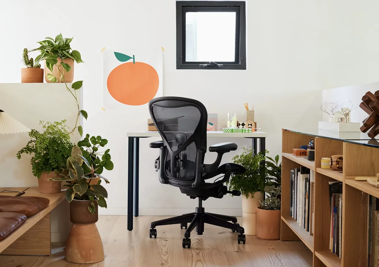 Магазин премиальных кресел Herman Miller, Steelcase и LiberNovo