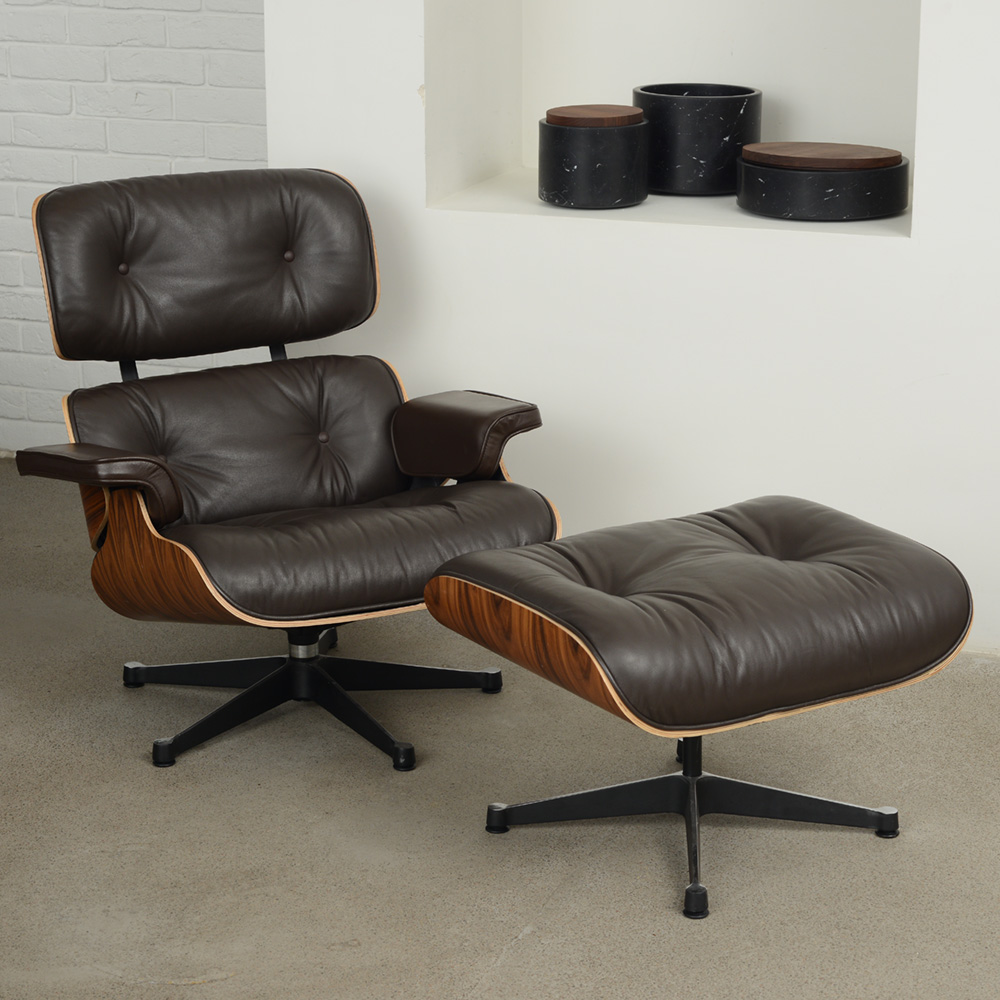 Herman Miller Eames Lounge Chair и Eames Ottoman.