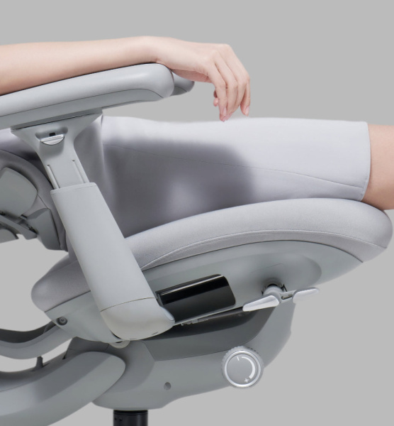 Кресло LiberNovo Omni Dynamic Space Grey, 45 см