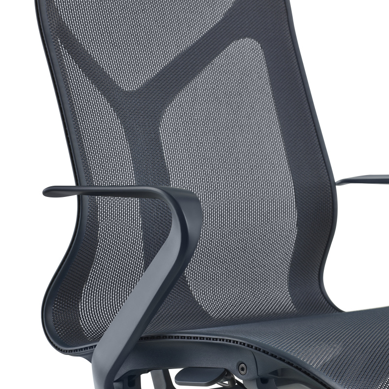 Кресло Herman Miller Cosm, средняя спинка, цвет Nightfall, нерегулируемые подлокотники