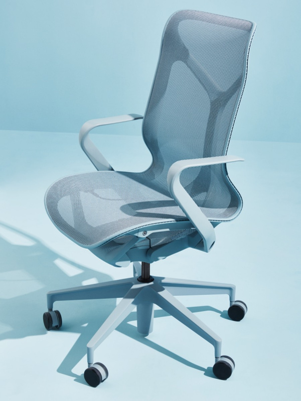 Кресло Herman Miller Cosm, средняя спинка, цвет Glacier, нерегулируемые подлокотники