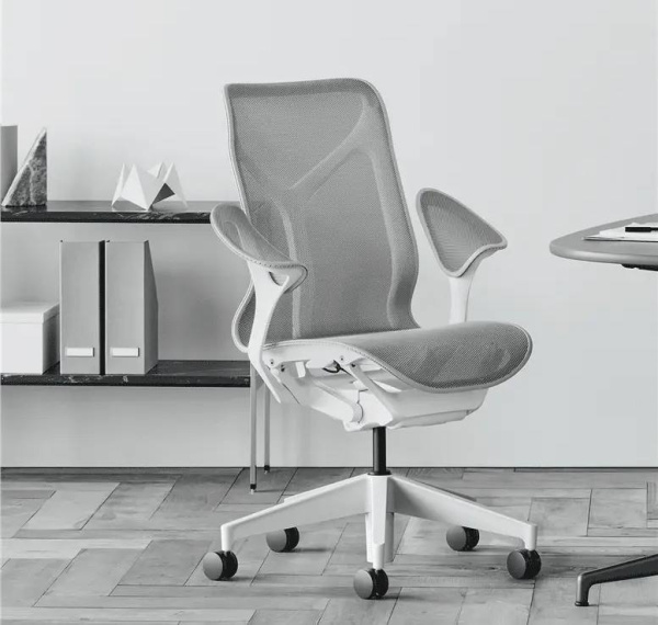 Кресло Herman Miller Cosm, средняя спинка, цвет Mineral, подлокотники «лепестки» (Leaf)